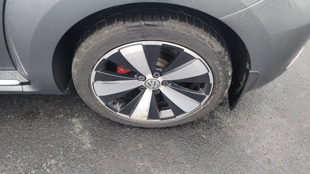 Used 2014 Volkswagen Beetle R-Line image 8