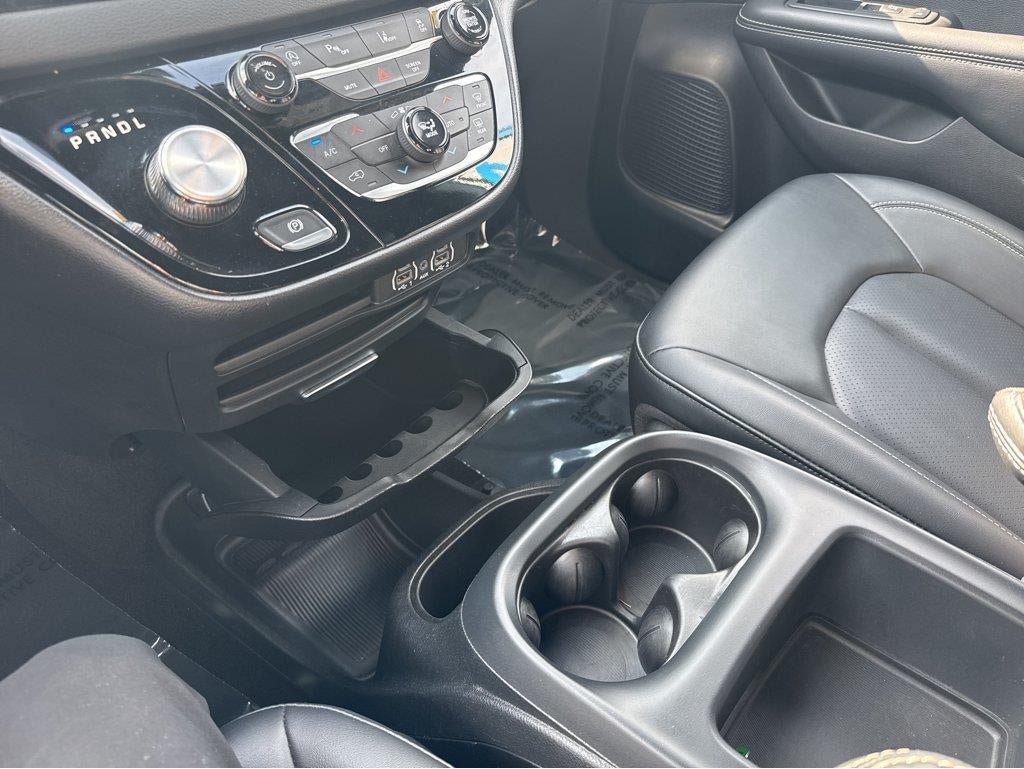 Used 2025 Chrysler Pacifica Select FWD image 28