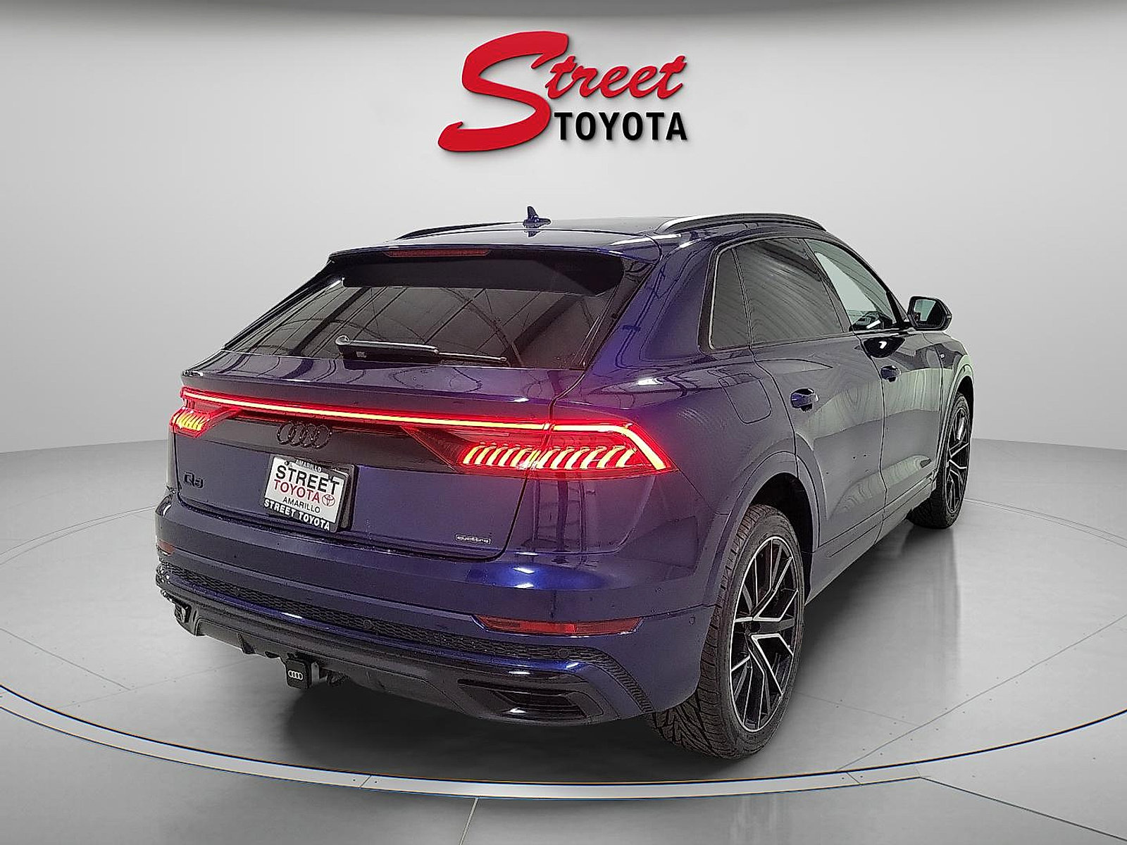 Used 2021 Audi Q8 Premium Plus w/ Premium Plus Package image 4