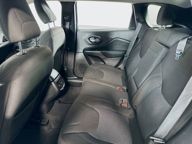 Used 2019 Jeep Cherokee Latitude w/ Popular Appearance Group AWD/4WD image 17