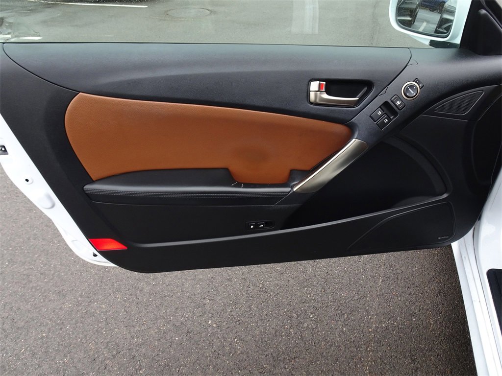 Used 2014 Hyundai Genesis 3.8 image 10