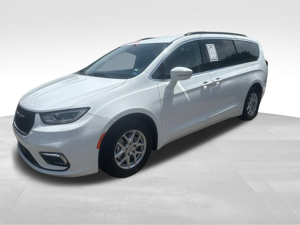 Used 2022 Chrysler Pacifica Touring-L FWD image 3
