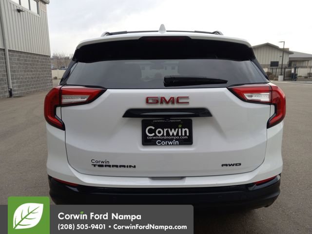 Used 2023 GMC Terrain SLE w/ Driver Convenience Package image 4