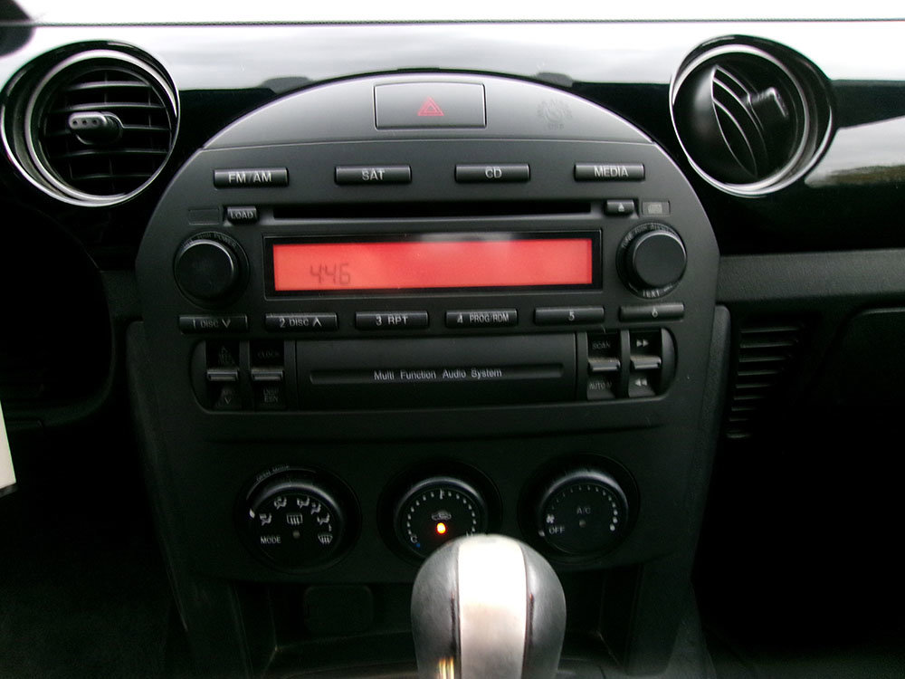 Used 2006 MAZDA MX-5 Miata Sport image 15