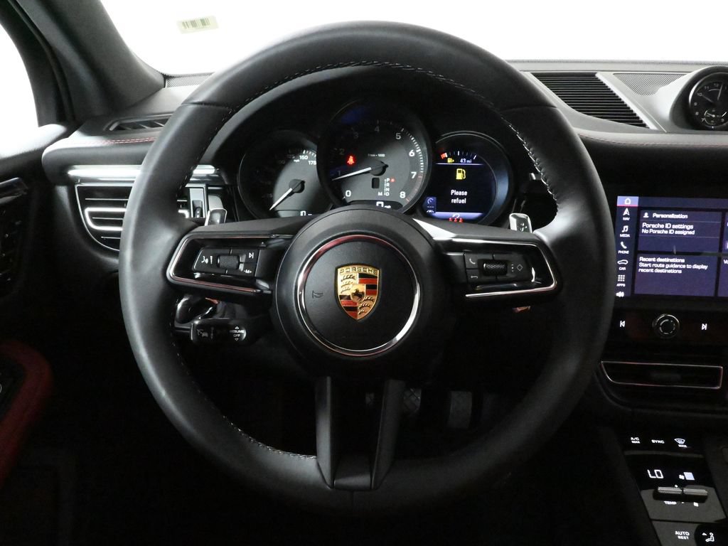 Used 2026 Porsche Macan AWD/4WD image 16