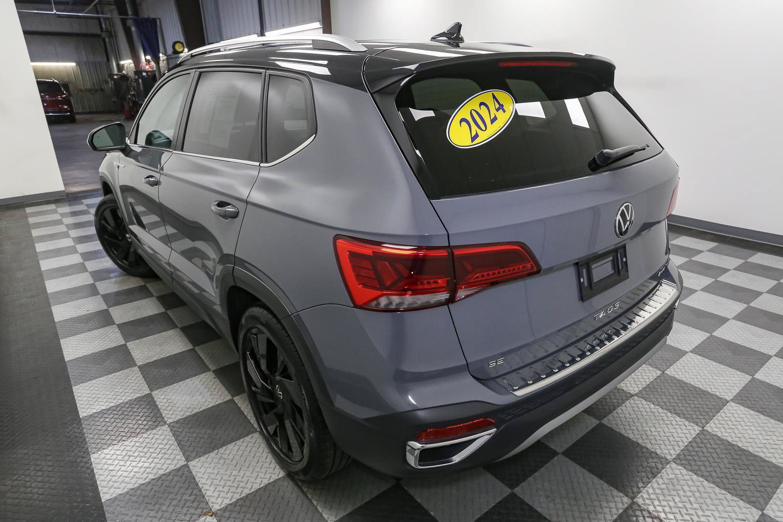 Certified 2024 Volkswagen Taos SE AWD/4WD image 12