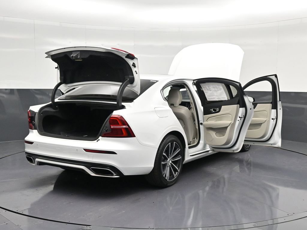 Used 2021 Volvo S60 T5 Momentum w/ Premium Package image 41