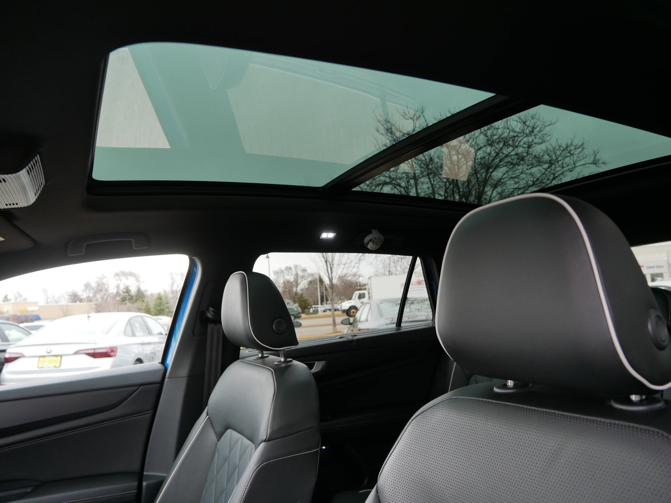 Certified 2024 Volkswagen Atlas Cross Sport SEL Premium R-Line image 33