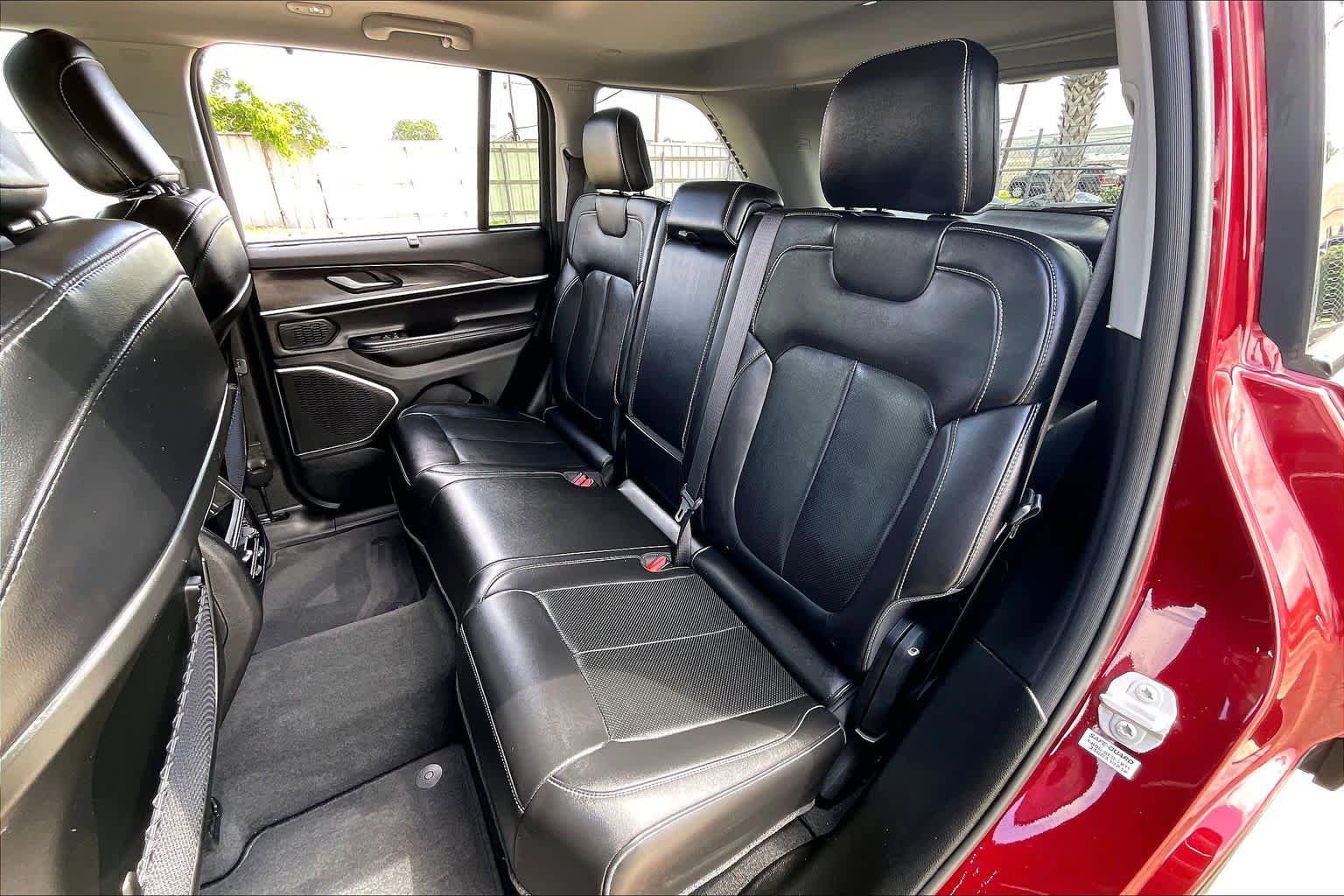 Used 2022 Jeep Grand Cherokee Limited w/ Luxury Tech Group II RWD image 21
