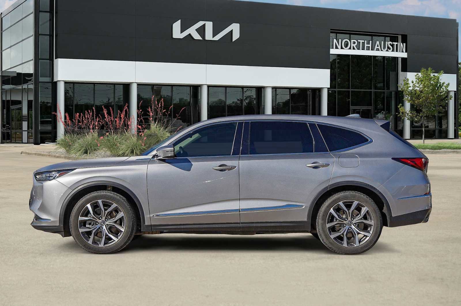 Used 2022 Acura MDX FWD w/ Technology Package image 4