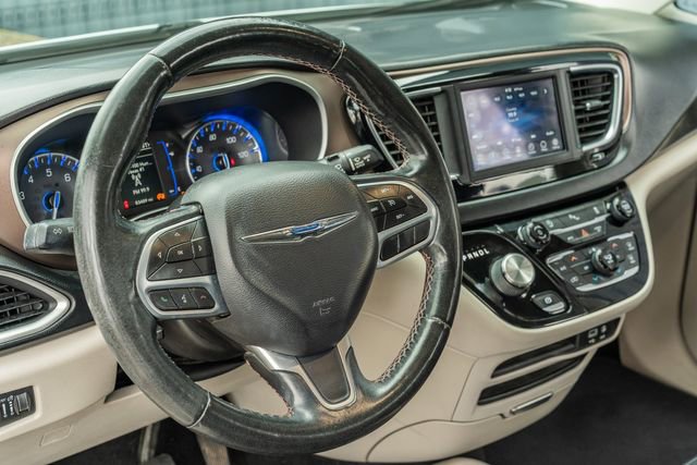 Used 2019 Chrysler Pacifica Touring-L FWD image 24