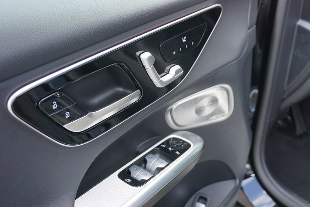 Certified 2025 Mercedes-Benz GLC 300 4MATIC image 21