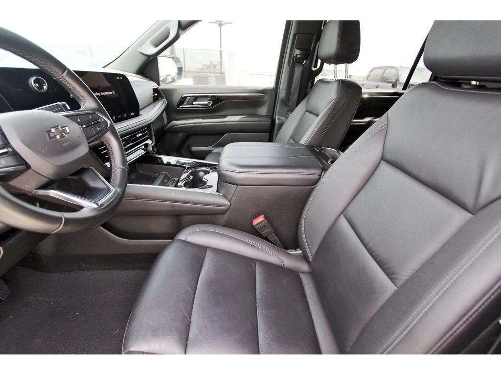 Used 2025 Chevrolet Suburban Z71 AWD/4WD image 6
