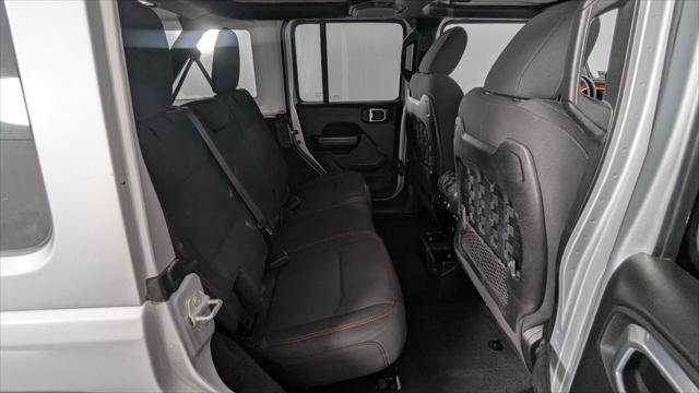 Used 2023 Jeep Wrangler Unlimited Rubicon w/ Cold Weather Group AWD/4WD image 21