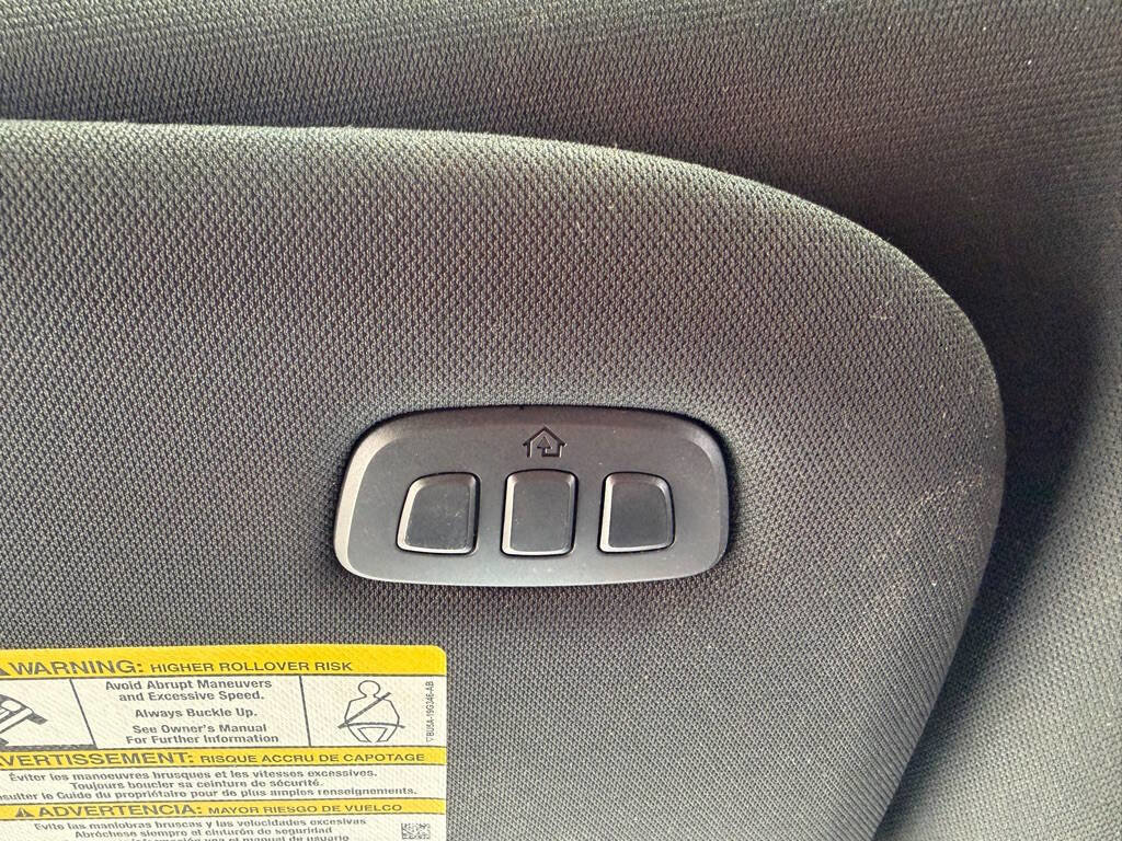 Used 2017 Ford F150 Platinum w/ Equipment Group 701A Luxury AWD/4WD image 38