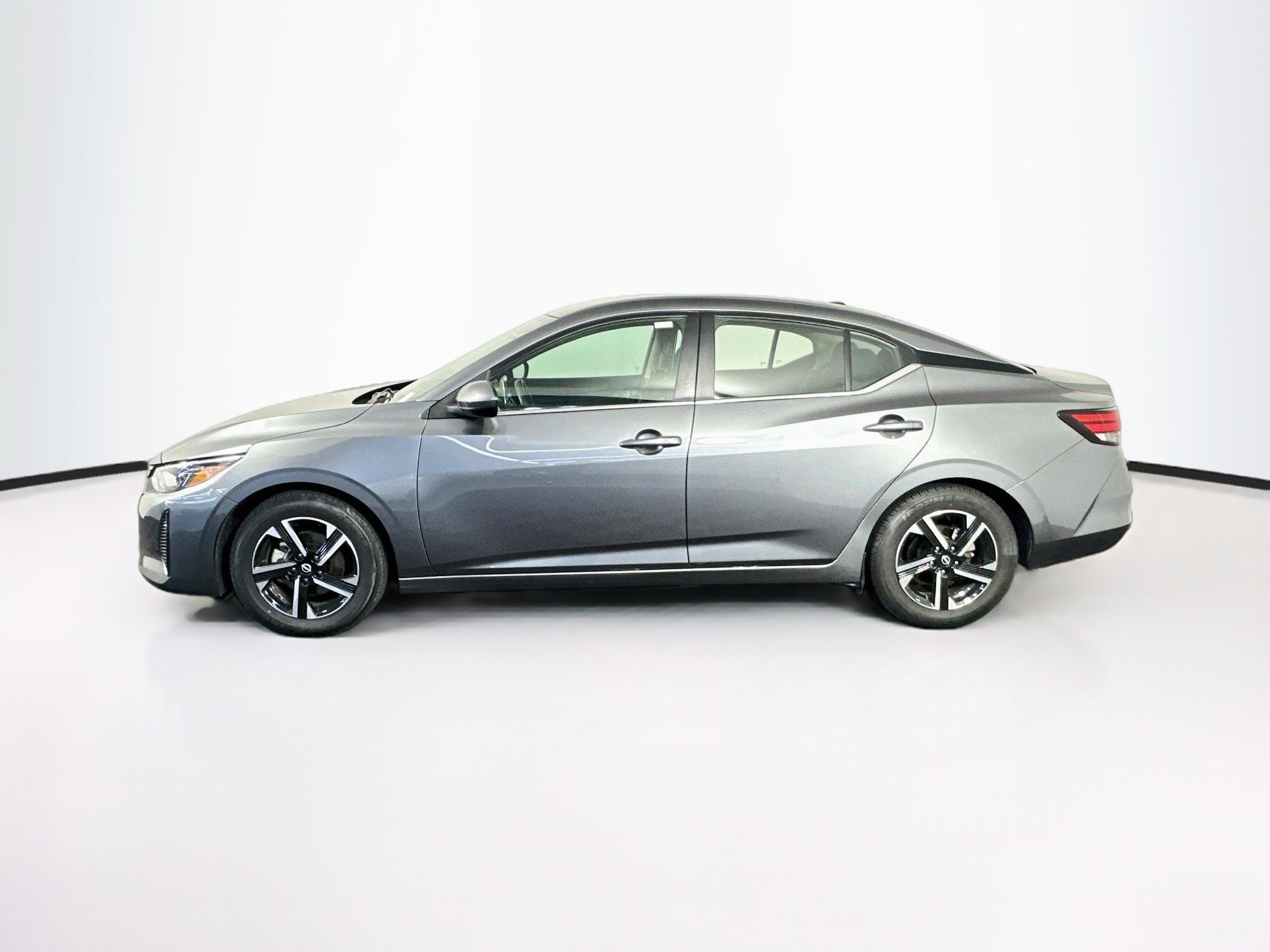 Used 2025 Nissan Sentra SV FWD image 4