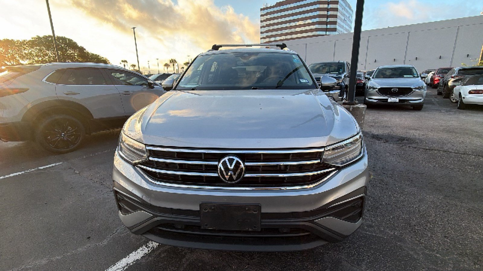 Used 2023 Volkswagen Tiguan SE FWD image 8