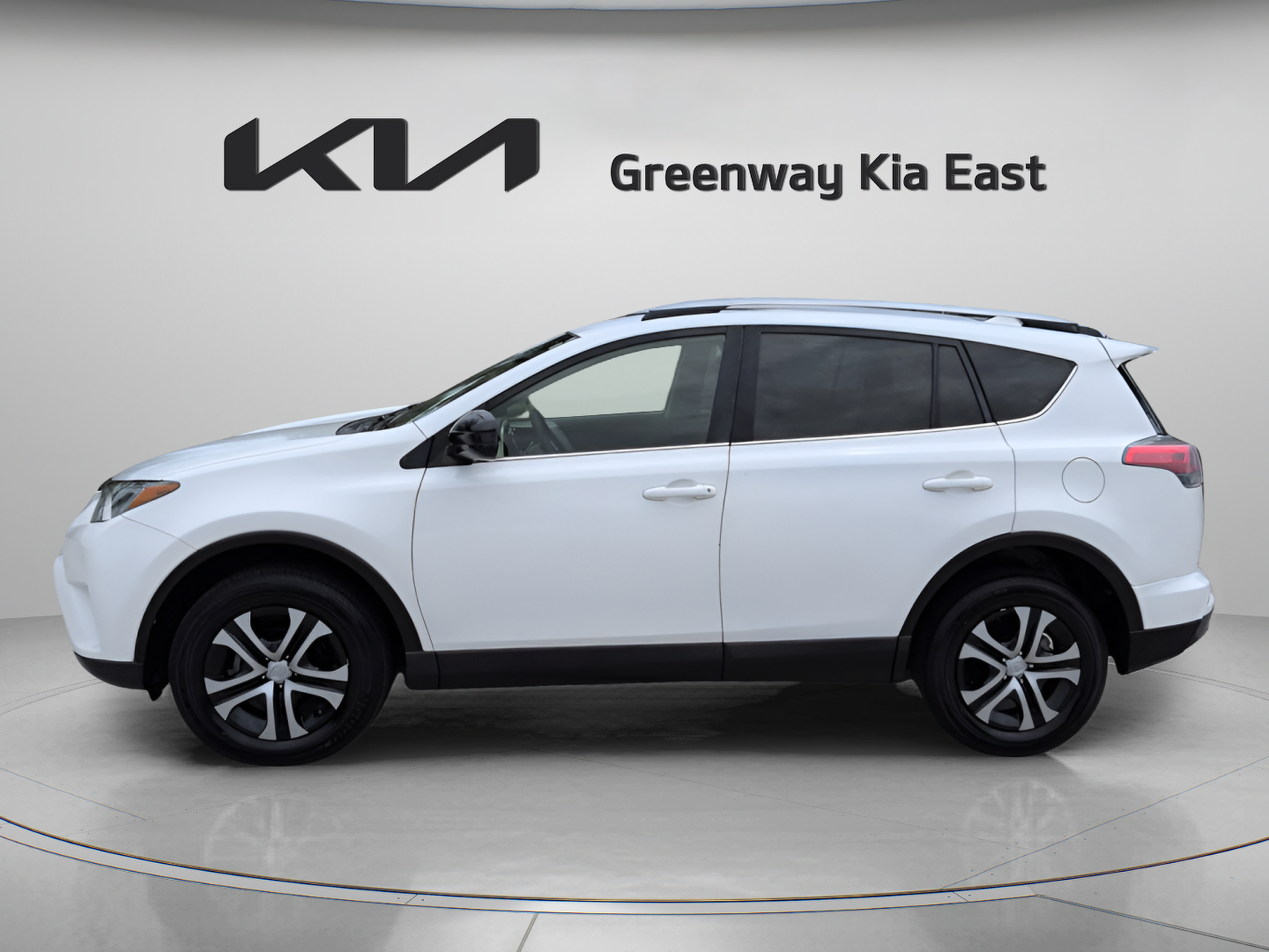 Used 2017 Toyota RAV4 LE FWD image 9