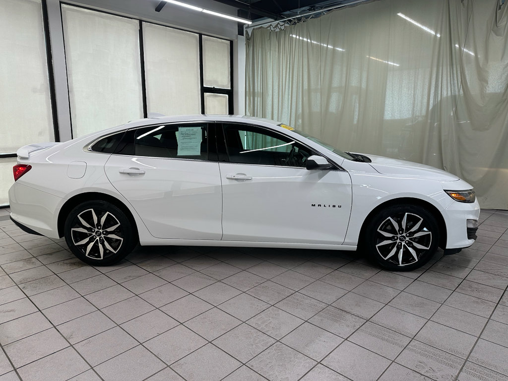 Used 2025 Chevrolet Malibu RS FWD image 3