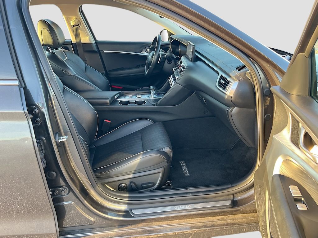 Used 2022 Genesis G70 3.3T image 29