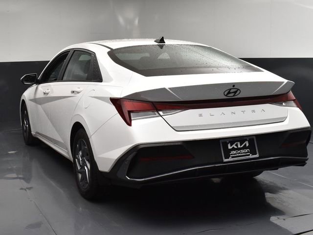 Used 2024 Hyundai Elantra SEL FWD image 6