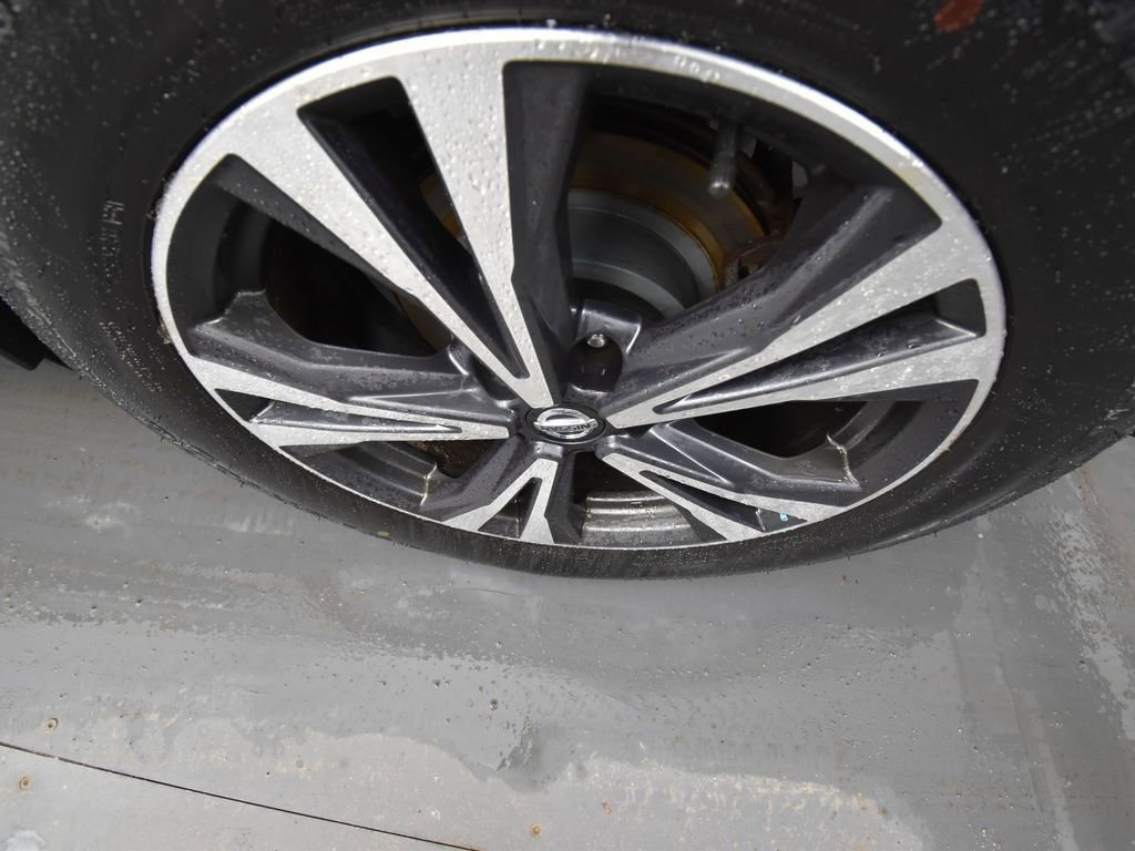 Used 2018 Nissan Rogue SL image 9