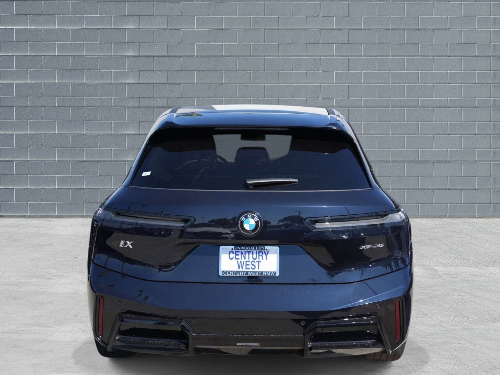 Certified 2026 BMW iX xDrive45 w/ M Sport Package AWD/4WD image 4