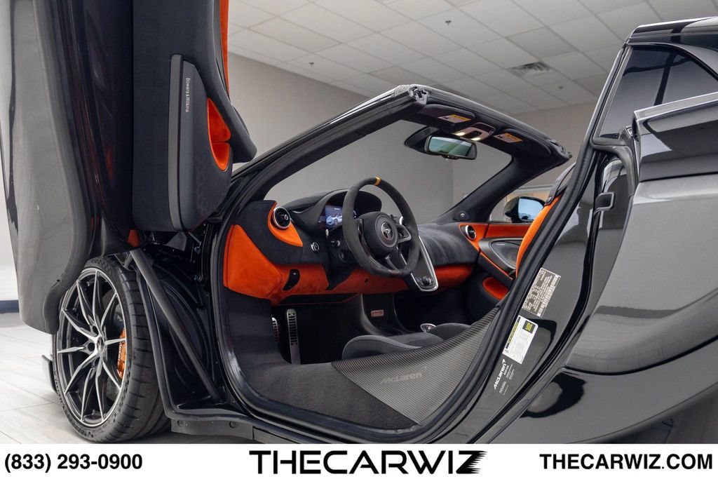 Used 2020 McLaren 600LT Spider RWD image 33