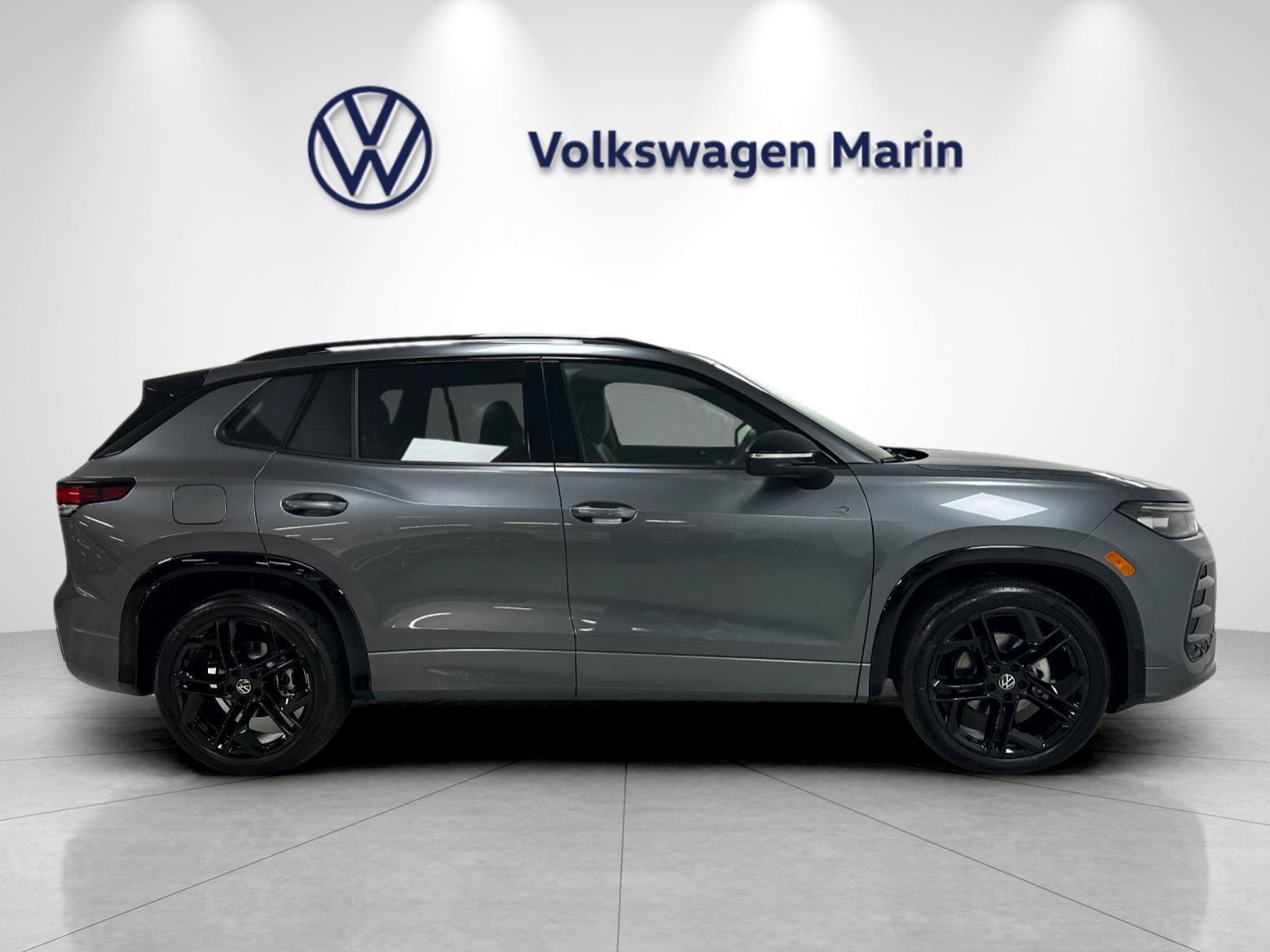 New 2026 Volkswagen Tiguan SE R-Line FWD image 6