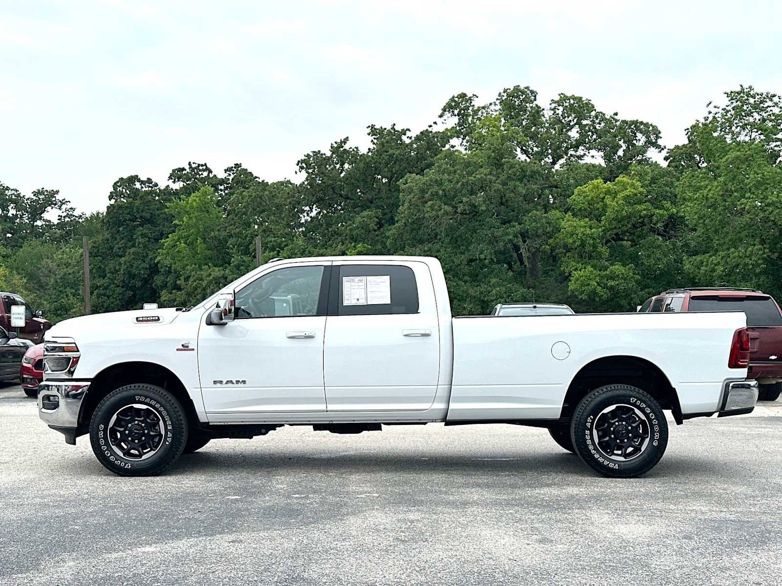 Used 2025 RAM 3500 Laramie AWD/4WD image 12