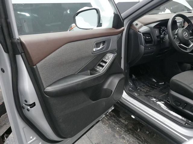 Used 2023 Nissan Rogue SV image 16