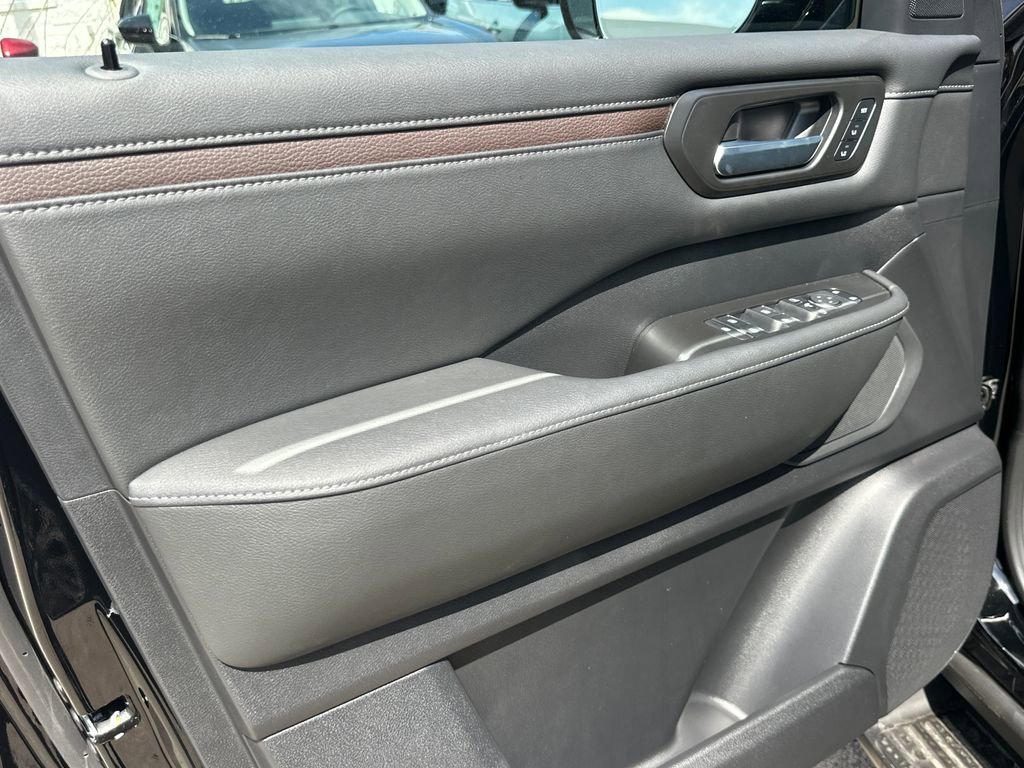 New 2026 Nissan Armada SL w/ Captain's Chari Seat Package image 10