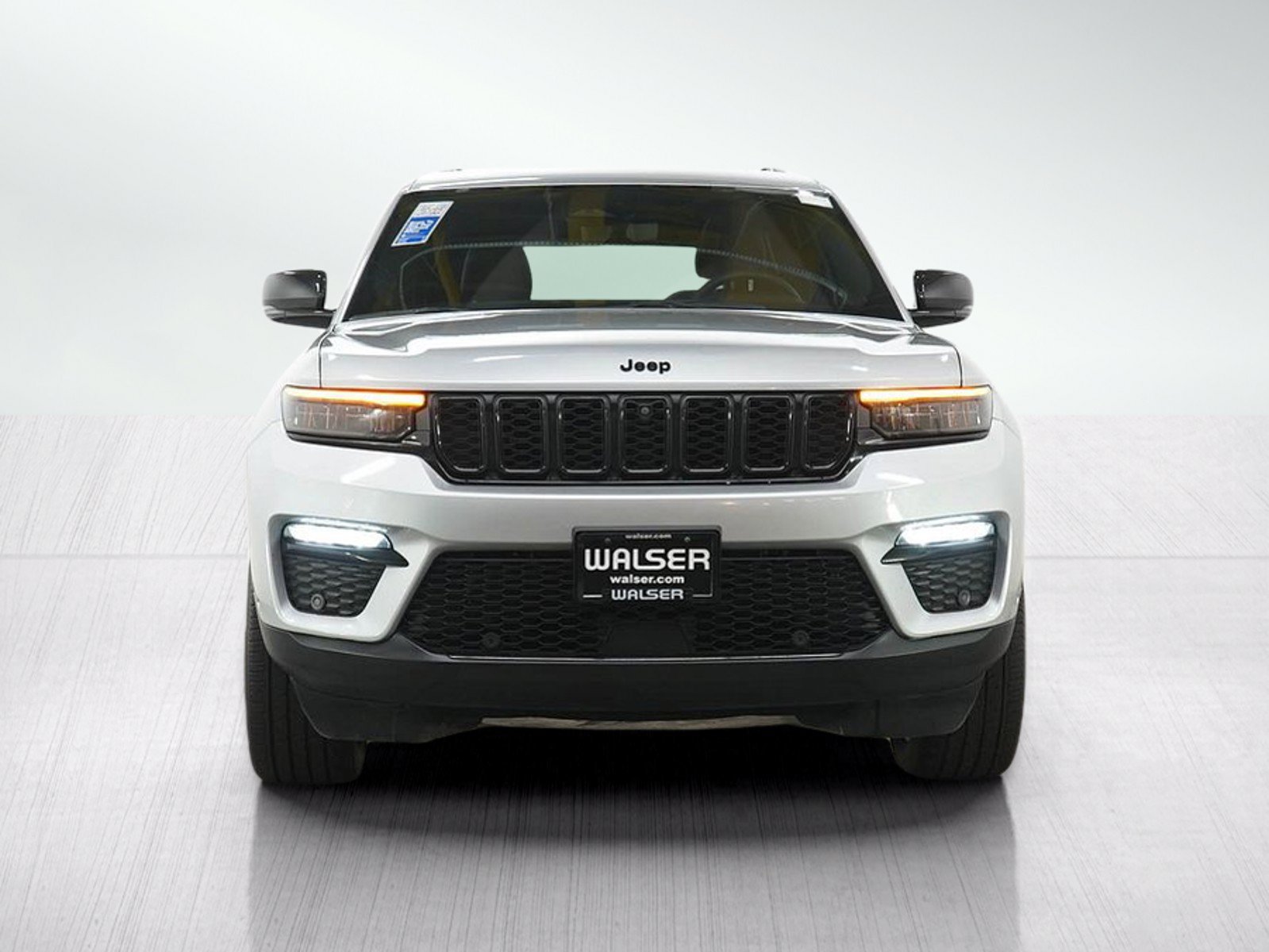 Used 2024 Jeep Grand Cherokee Limited w/ Luxury Tech Group II AWD/4WD image 9