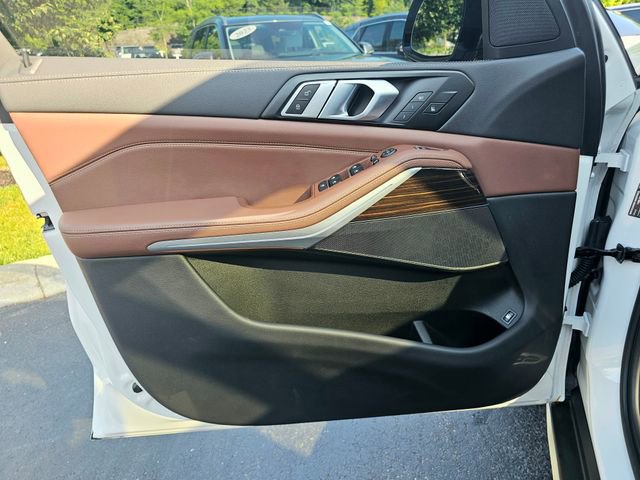 Used 2023 BMW X5 xDrive45e w/ Parking Assistance Package AWD/4WD image 25