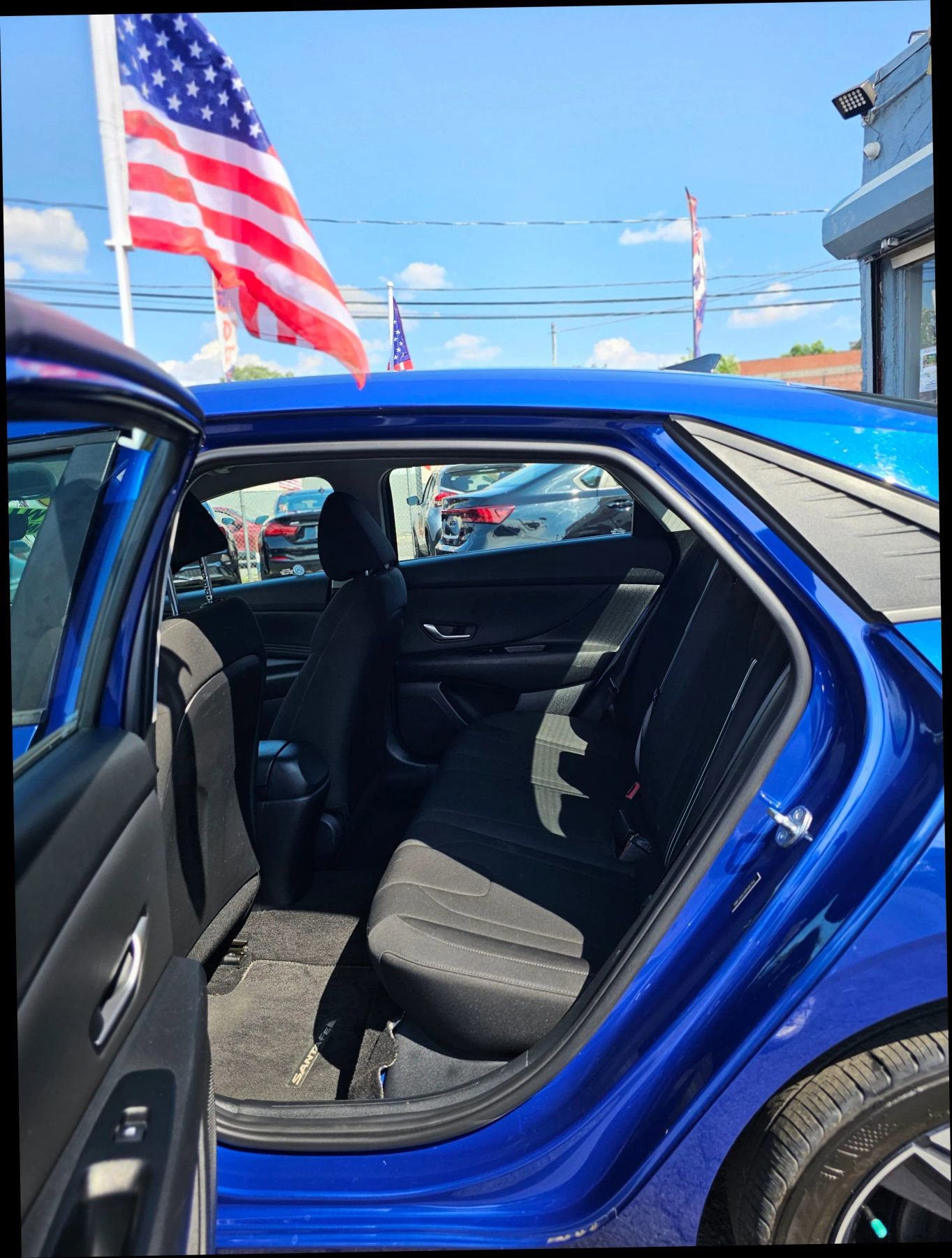 Used 2023 Hyundai Elantra SEL w/ Convenience Package image 9