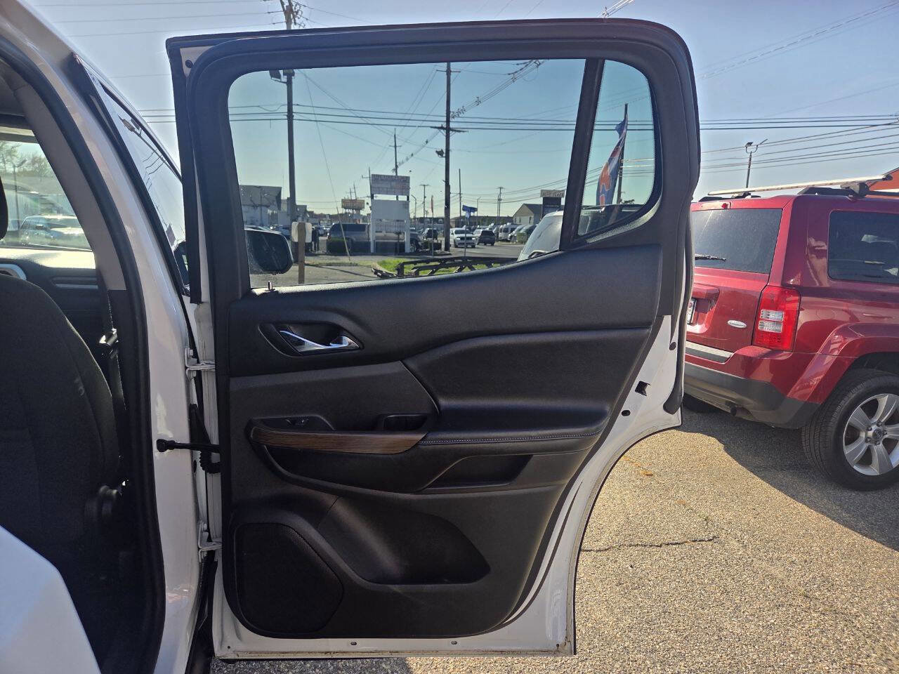 Used 2017 GMC Acadia SLE AWD/4WD image 12
