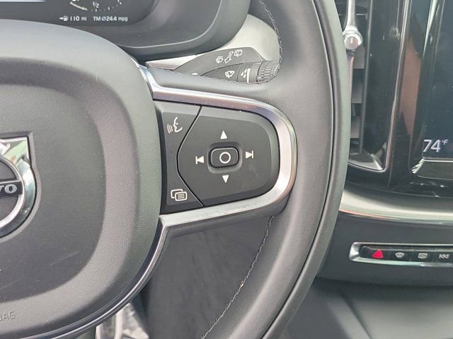 Used 2019 Volvo XC60 T6 Momentum w/ Multimedia Package image 30