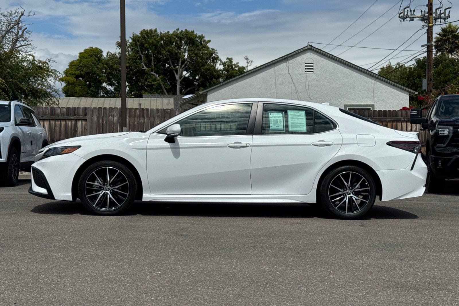 Used 2024 Toyota Camry SE w/ Convenience Package FWD image 9
