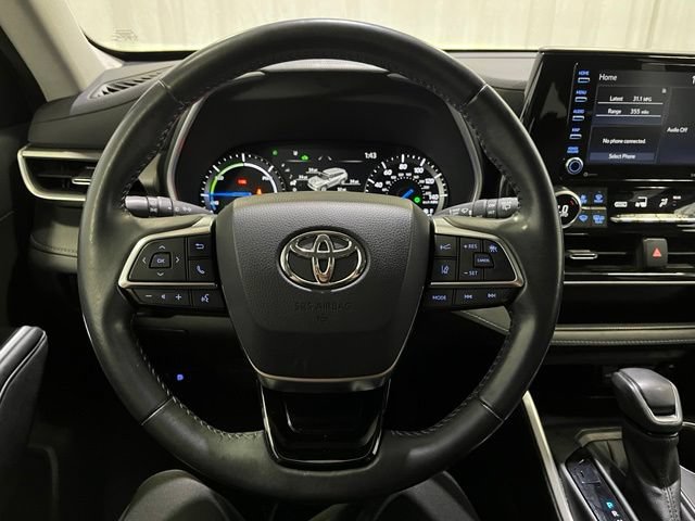 Used 2021 Toyota Highlander XLE AWD/4WD image 19