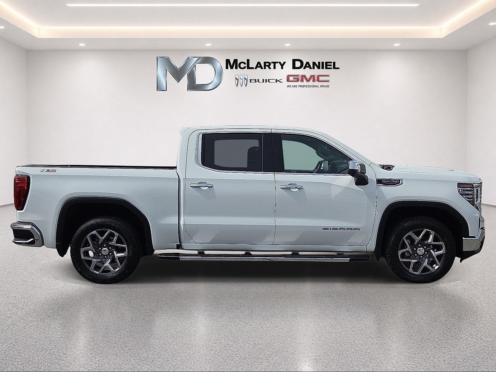 Certified 2024 GMC Sierra 1500 SLT w/ SLT Premium Plus Package AWD/4WD image 15