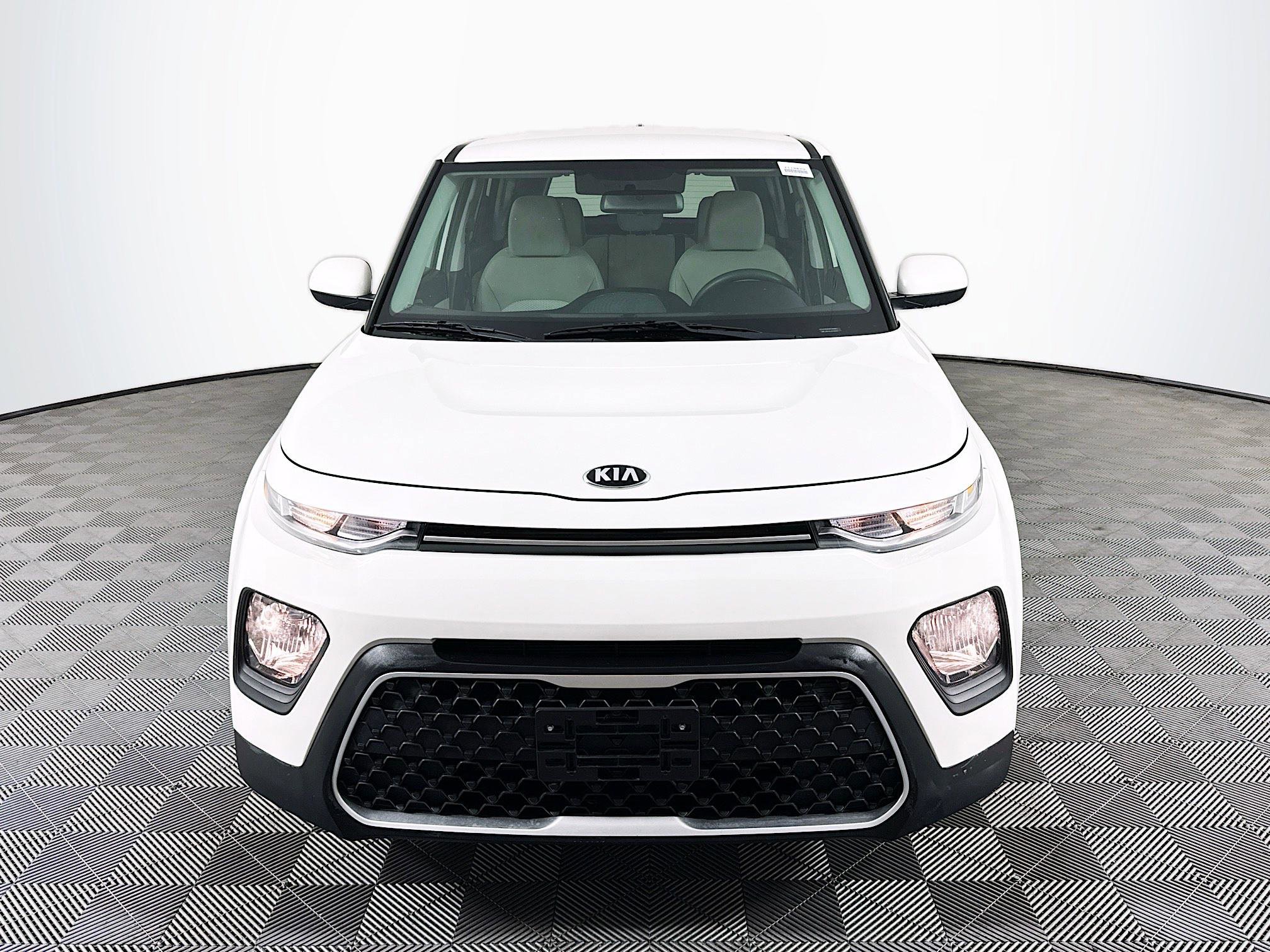 Used 2020 Kia Soul LX image 2