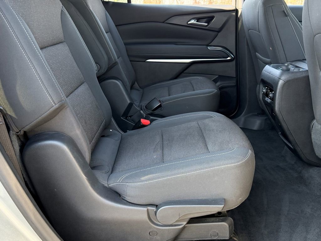 Used 2024 Chevrolet Traverse LT image 10