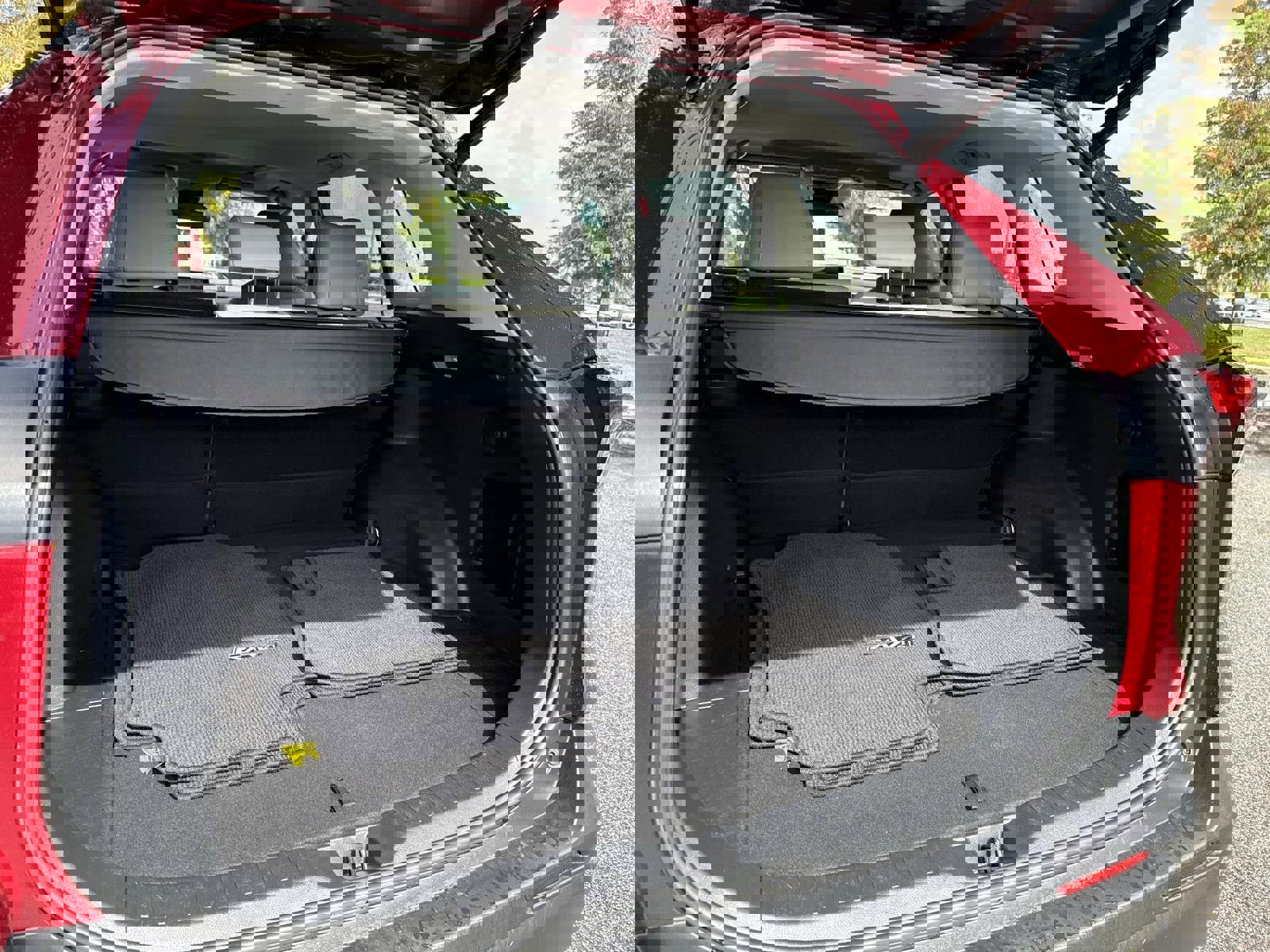 Used 2021 Toyota RAV4 XLE Premium image 10