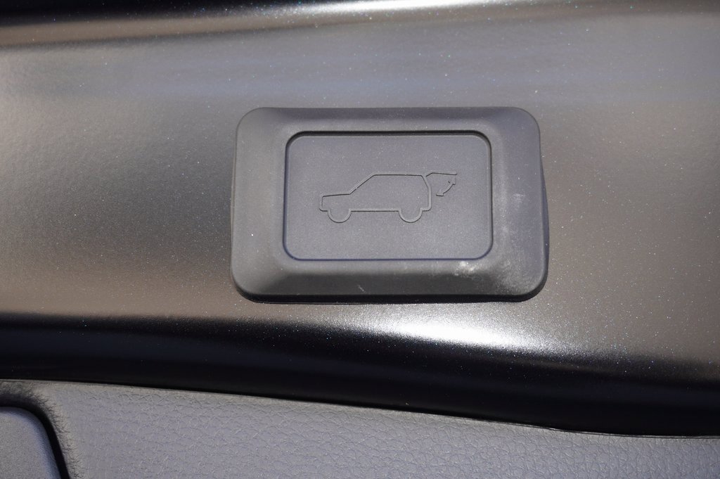 New 2025 Toyota RAV4 SE image 6