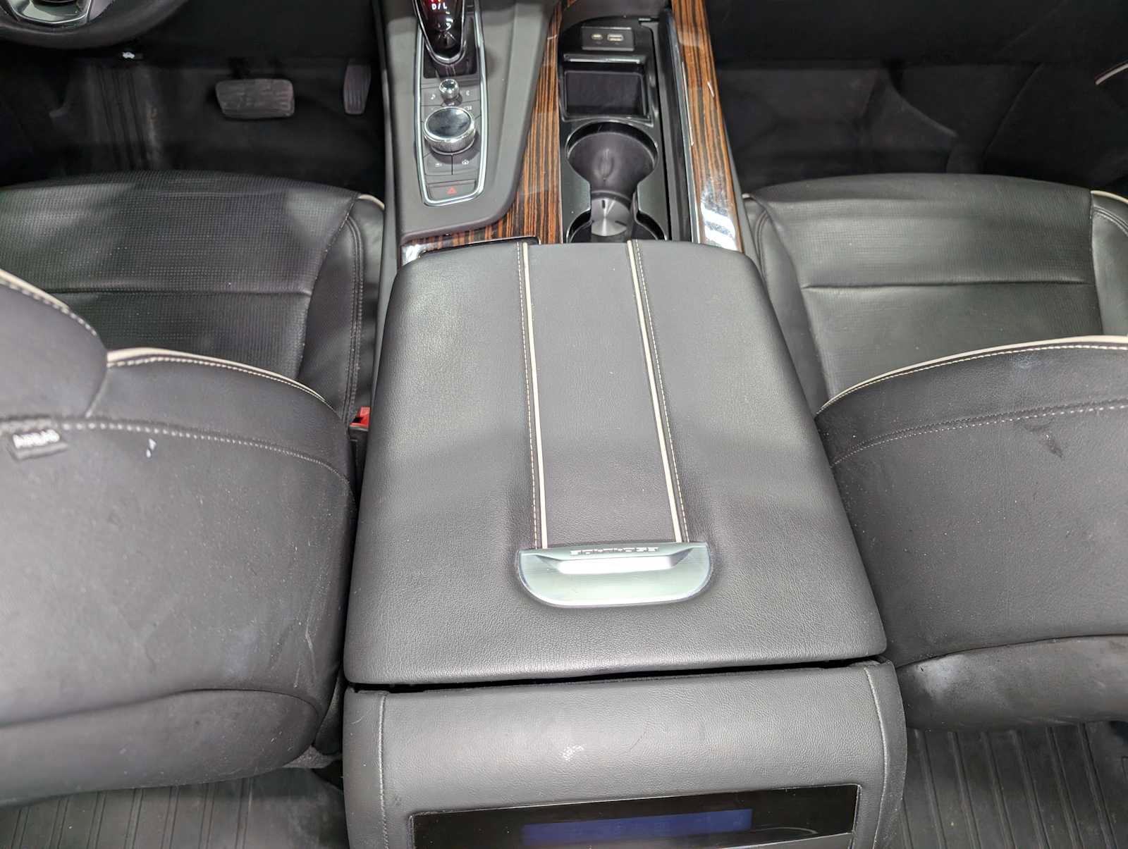 Used 2021 Cadillac Escalade Premium Luxury image 24