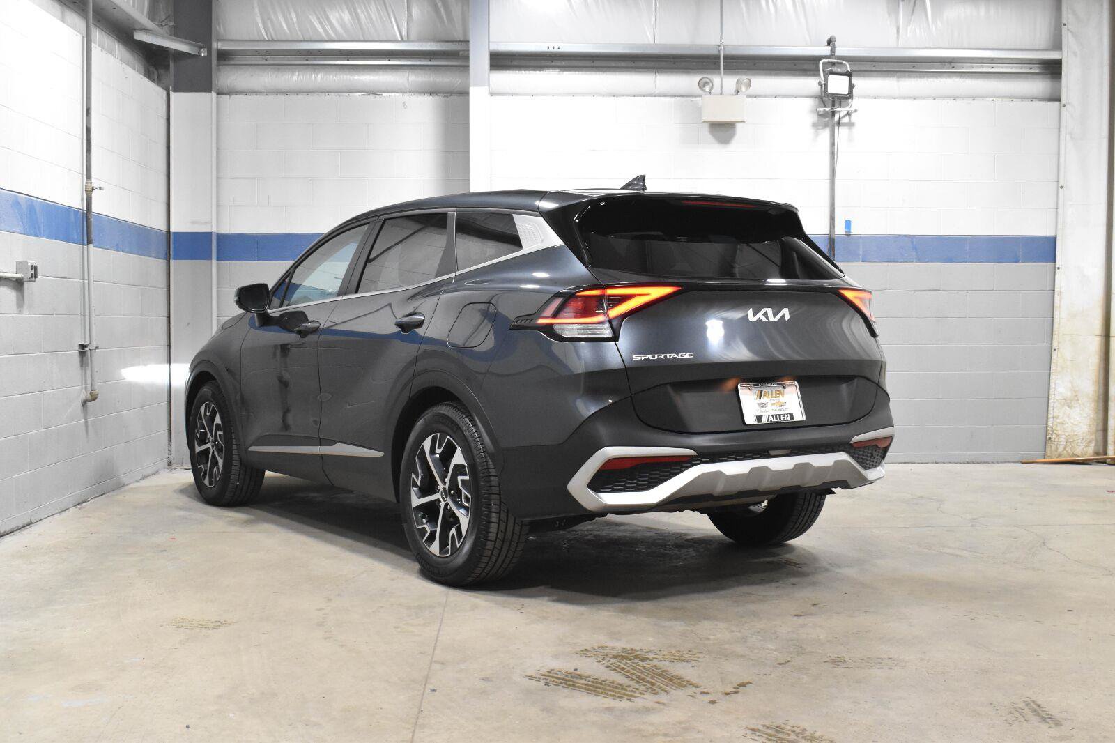 Used 2024 Kia Sportage EX FWD image 26