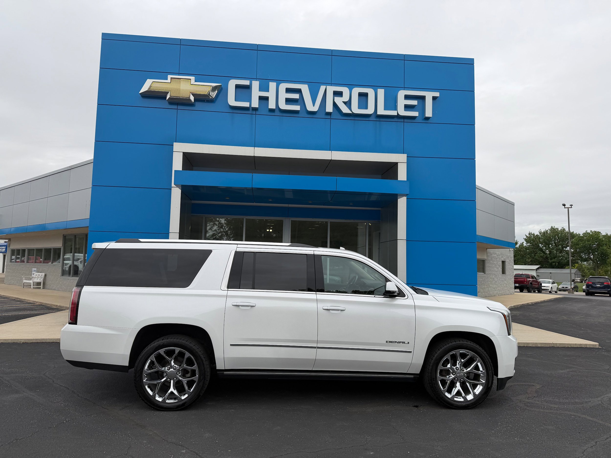 Used 2019 GMC Yukon XL Denali w/ Denali Ultimate Package AWD/4WD image 1