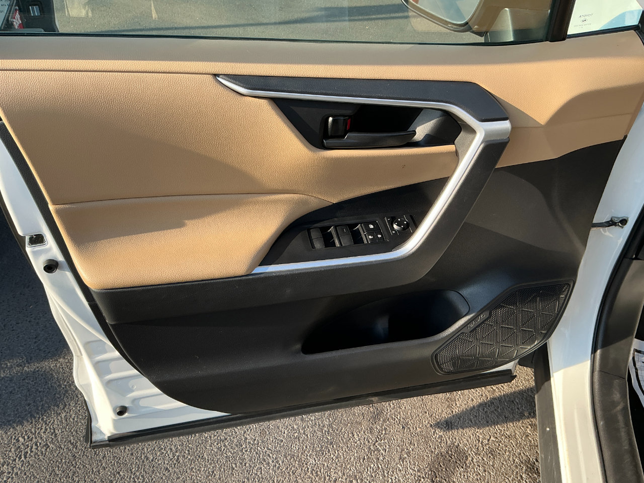 Used 2022 Toyota RAV4 LE image 7