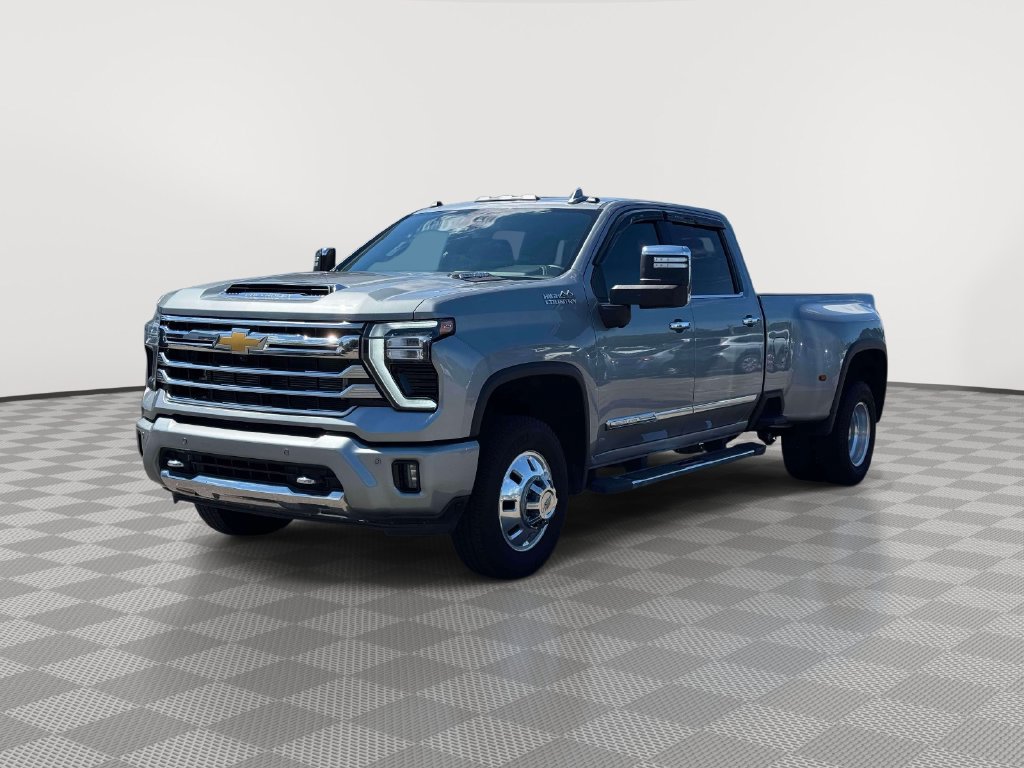 Used 2025 Chevrolet Silverado 3500 High Country AWD/4WD image 3