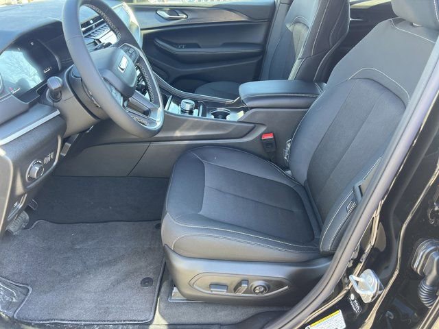 New 2025 Jeep Grand Cherokee Laredo RWD image 9